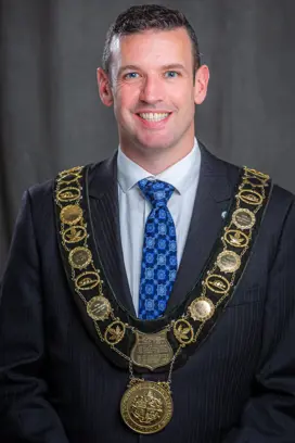 A headshot of Mayor Siscoe with his chain of office